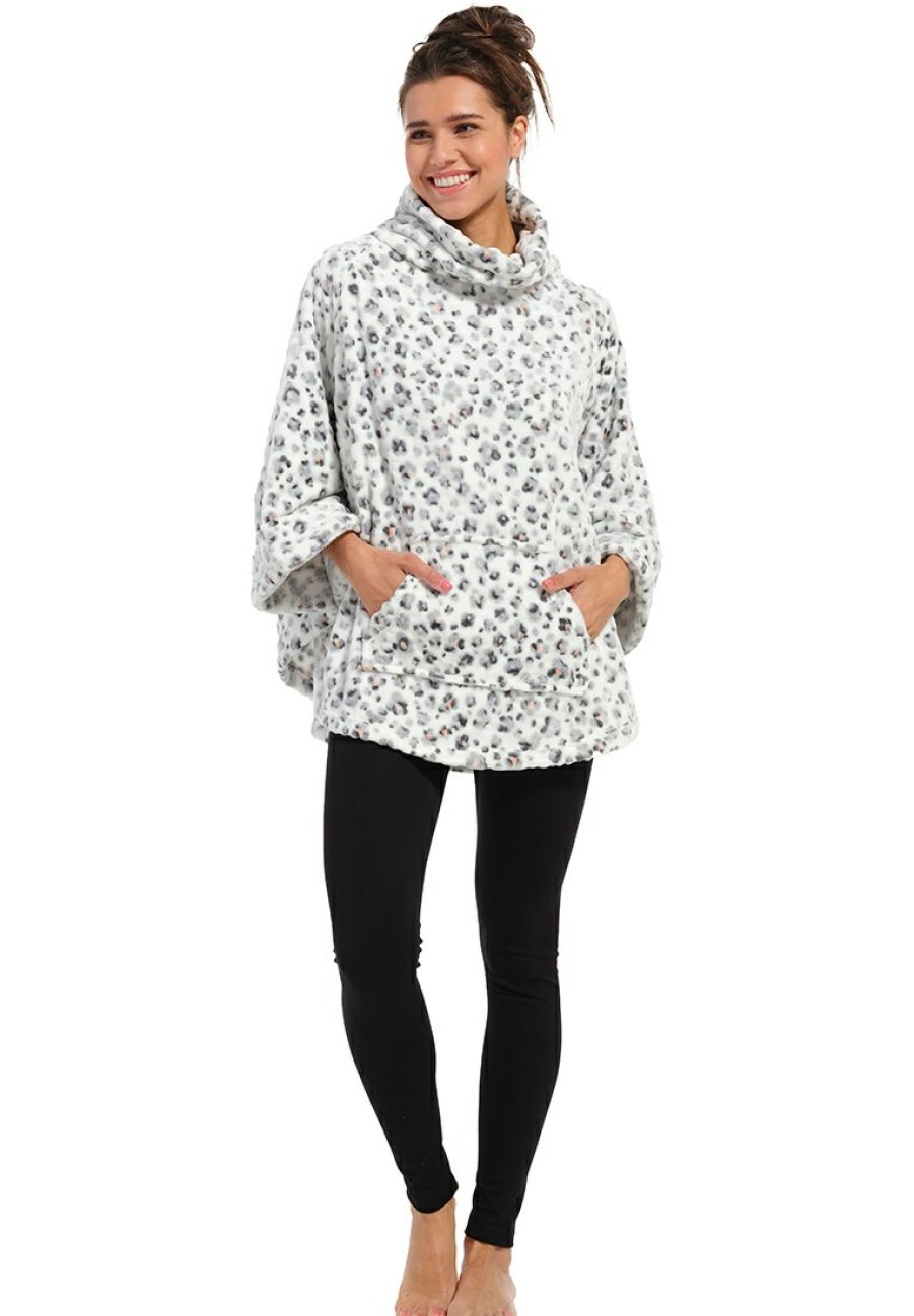 Rebelle Bathrobes | Rebelle Ladies Soft Fleece Poncho 'Pretty Chic Animal'